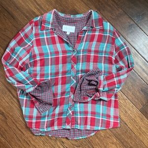 Women’s long sleeve snap closure shirt